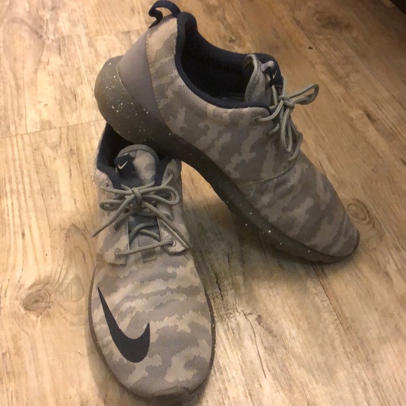 Nike Roshe's - Picture 3 of 3